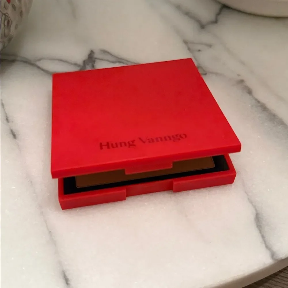 HUNG VANNGO BEAUTY Soft Focus Blurring Matte Powder Bronzer